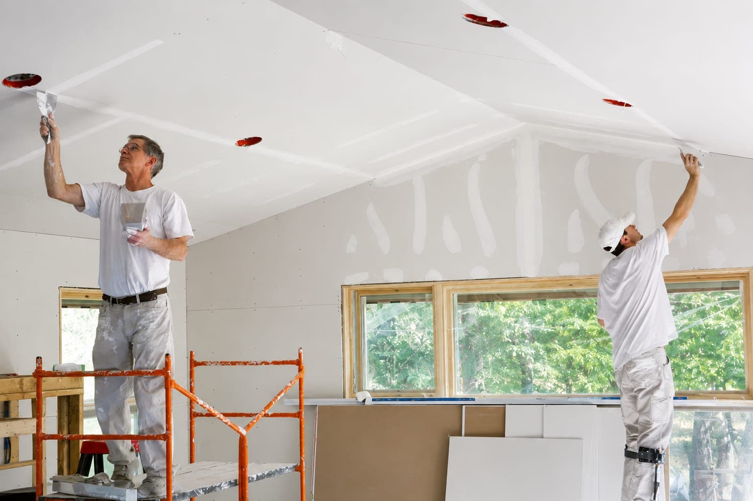Large room ceiling finishing